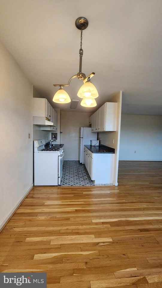1200 S Arlington Ridge Rd Apt 701 - Photo 6 of 17