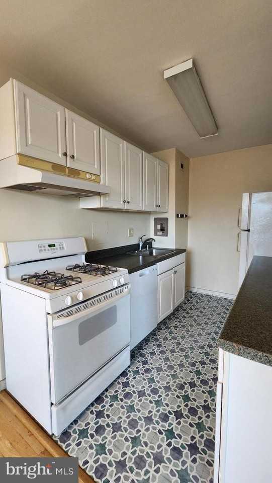1200 S Arlington Ridge Rd Apt 701 - Photo 7 of 17