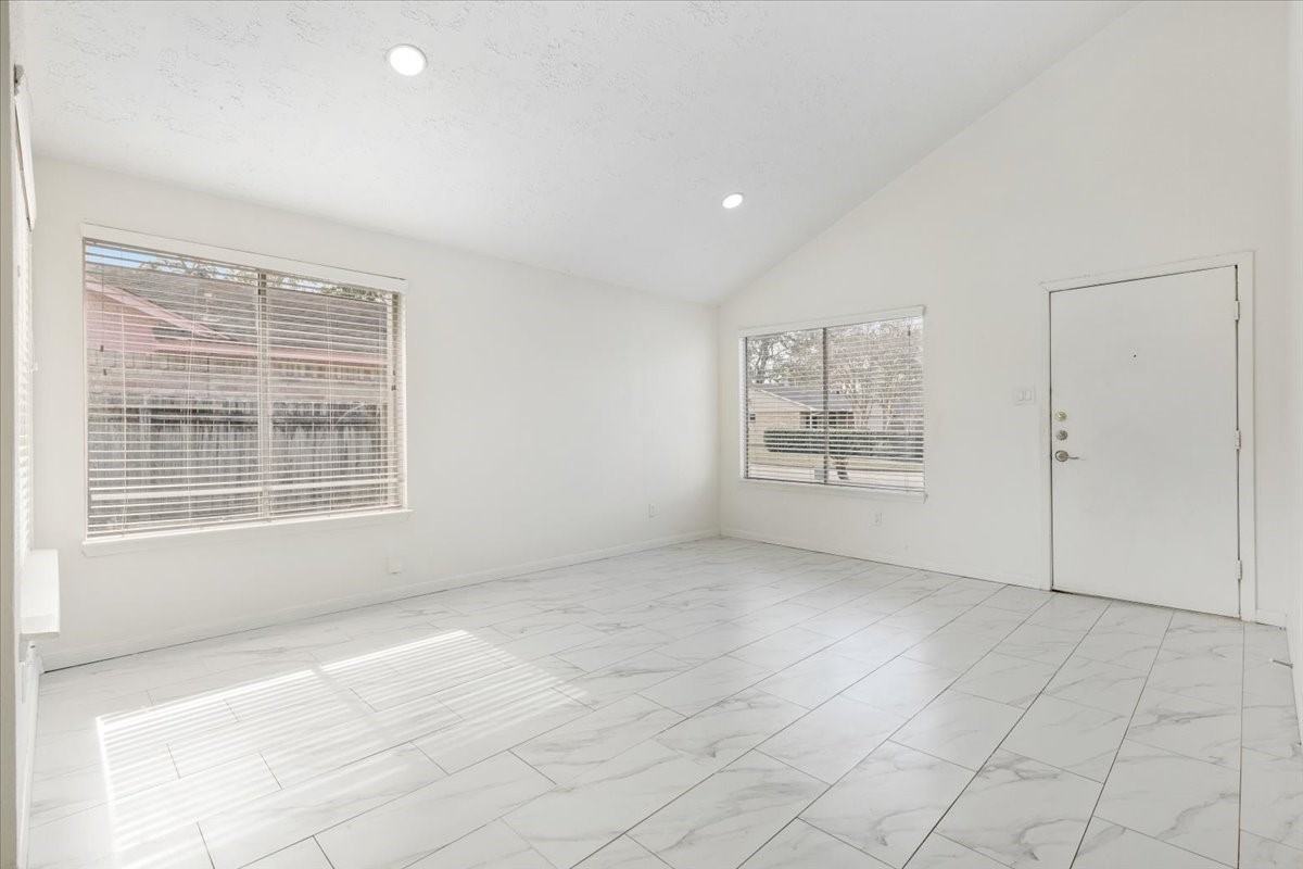 14818 Gladewick Dr - Photo 3 of 19