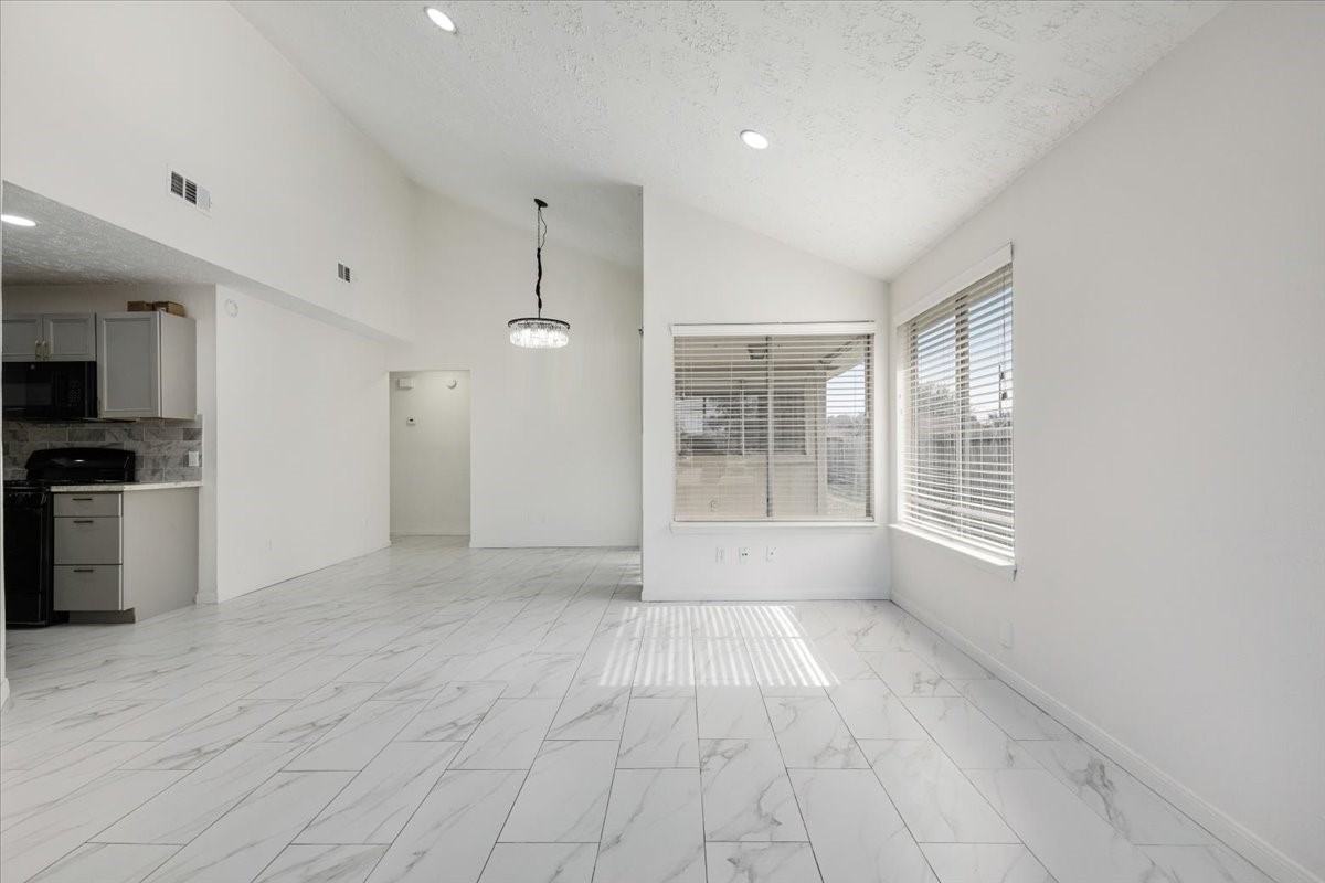 14818 Gladewick Dr - Photo 4 of 19