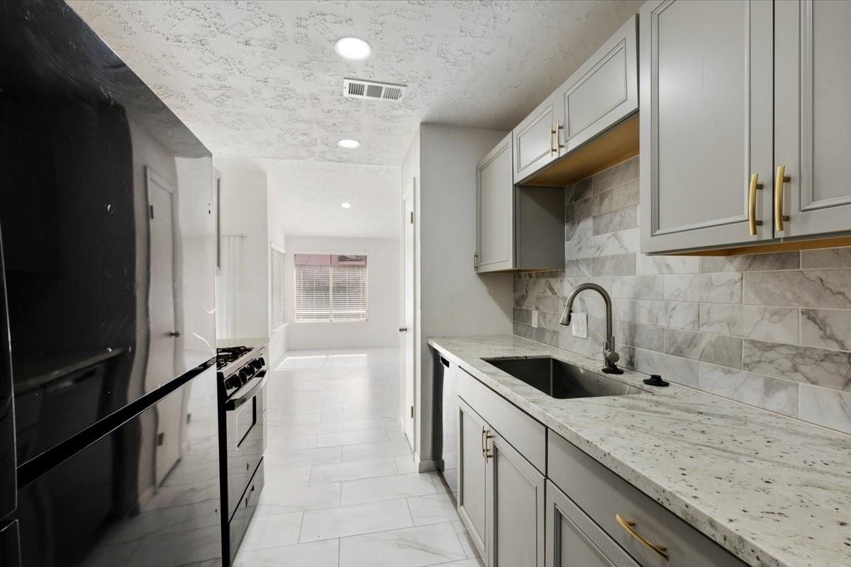 14818 Gladewick Dr - Photo 7 of 19