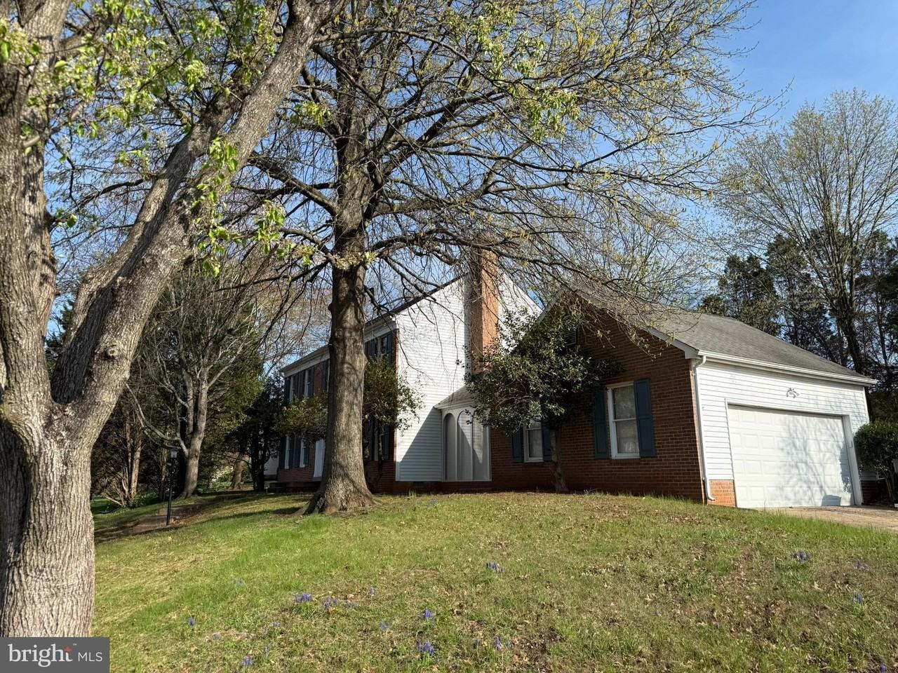 8659 Bannerwood Dr - Photo 2 of 33