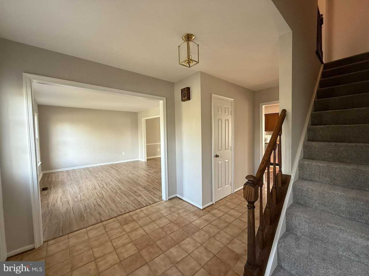 8659 Bannerwood Dr - Photo 3 of 33