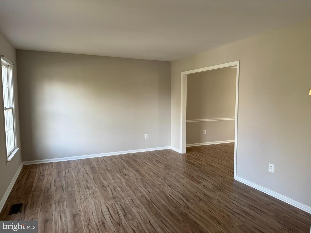 8659 Bannerwood Dr - Photo 4 of 33