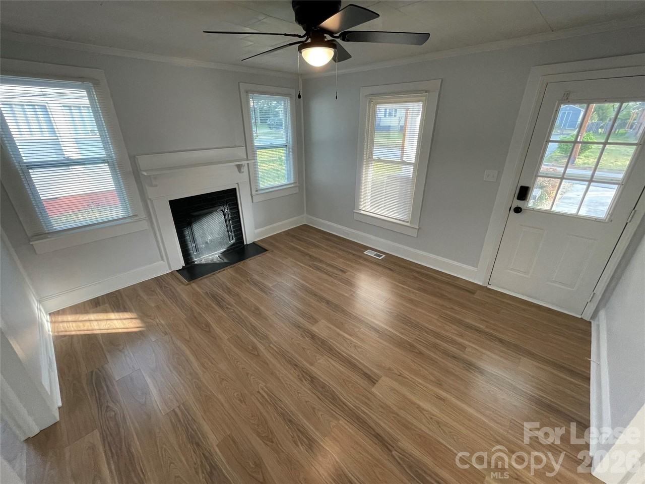 335 Aycock St Ne - Photo 2 of 13