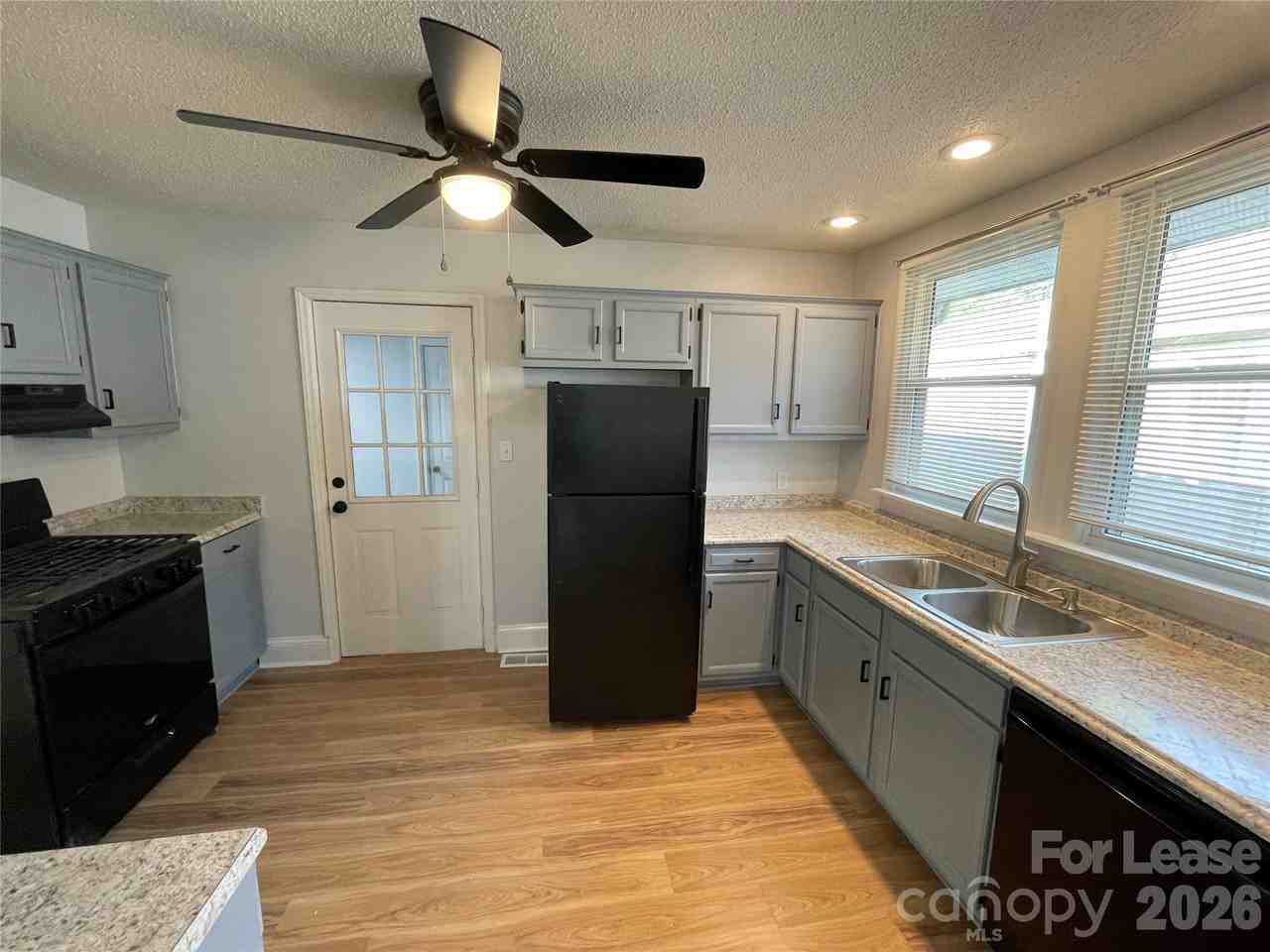 335 Aycock St Ne - Photo 3 of 13