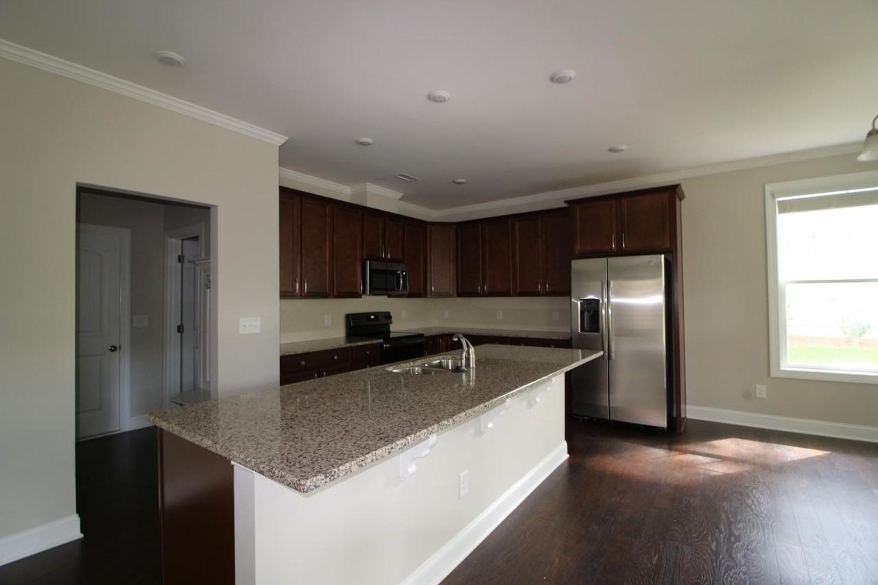 418 Hopwood Way - Photo 6 of 22