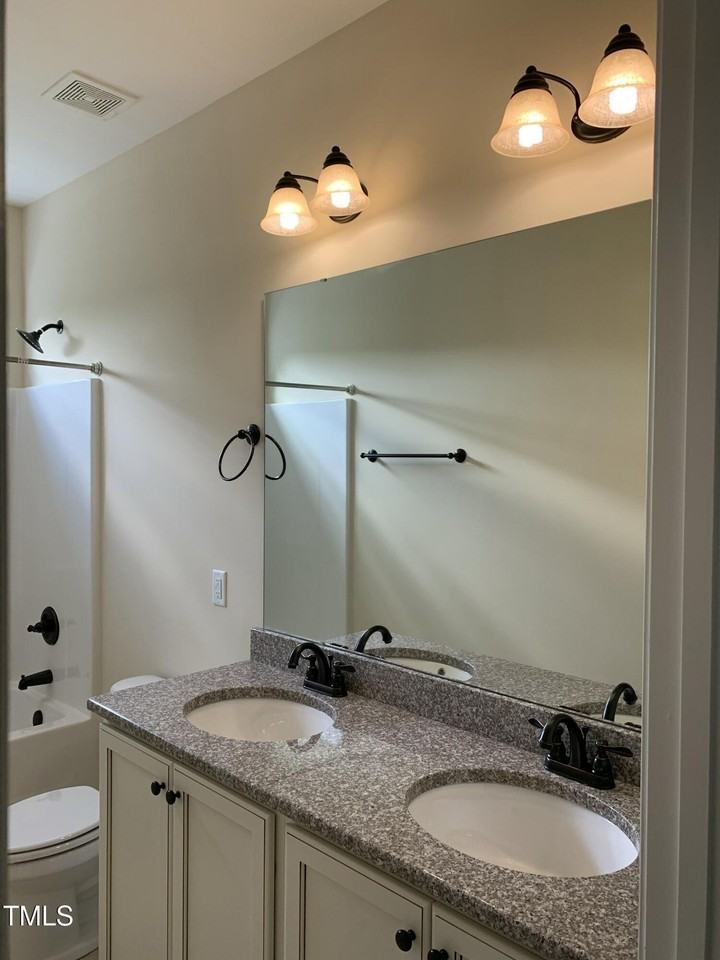 1641 Holly Creek Ln - Photo 4 of 27