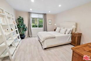 838 S Barrington Ave #203 - Photo 1 of 1