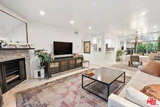 838 S Barrington Ave #203 - Photo 3 of 8