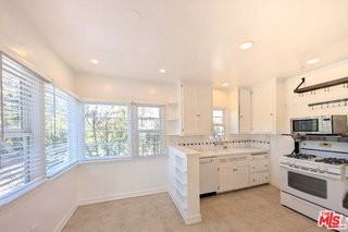 601 9th St #D - Photo 3 of 8