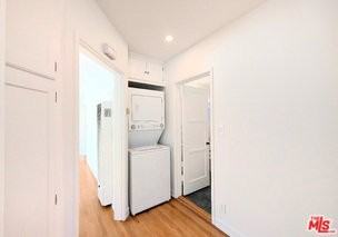 601 9th St #D - Photo 4 of 8