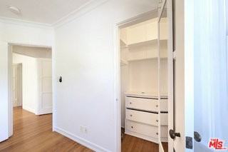 601 9th St #D - Photo 7 of 8