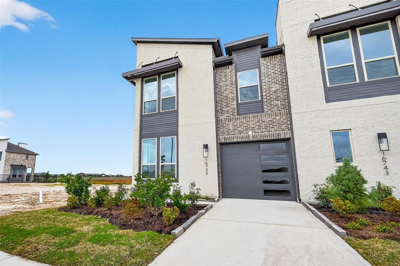 16739 Lake Austin St - Photo 2 of 50