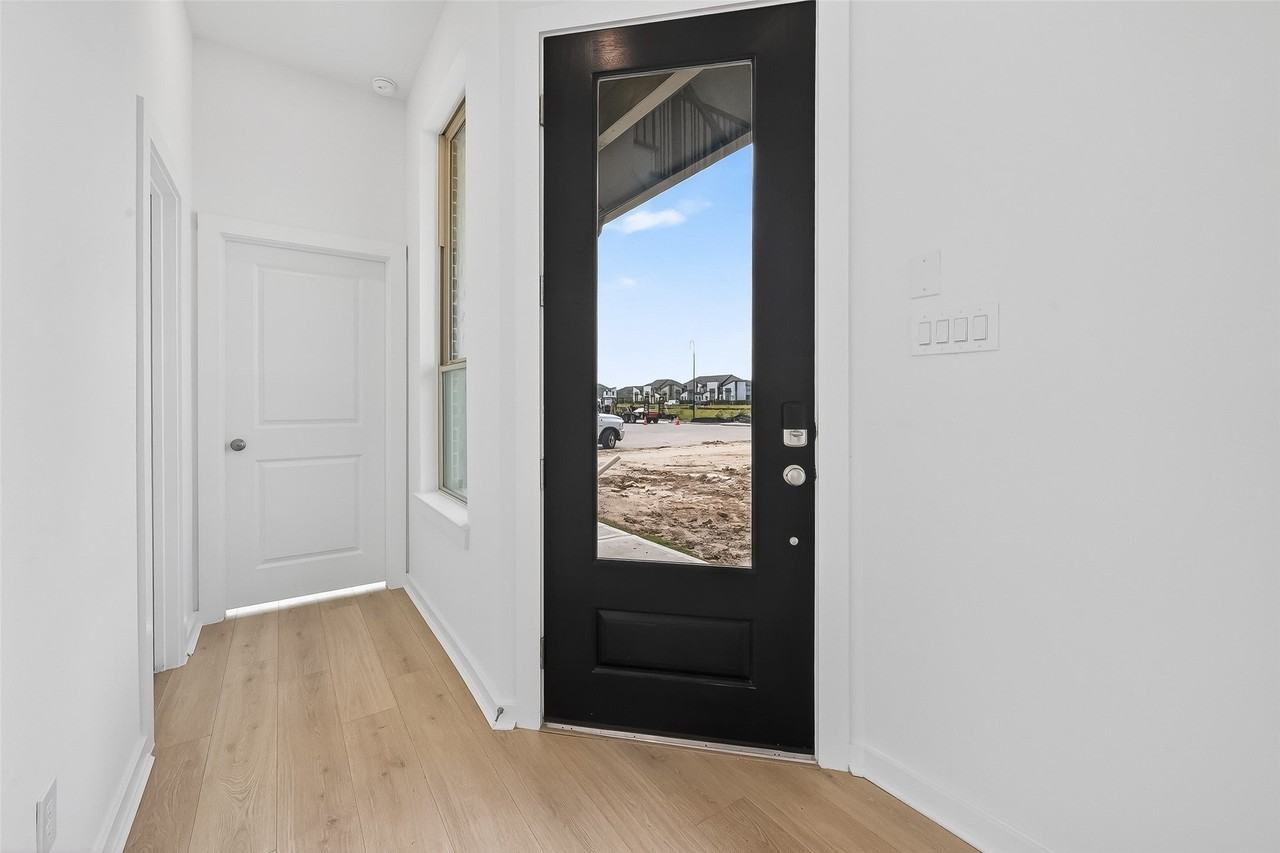 16739 Lake Austin St - Photo 6 of 50