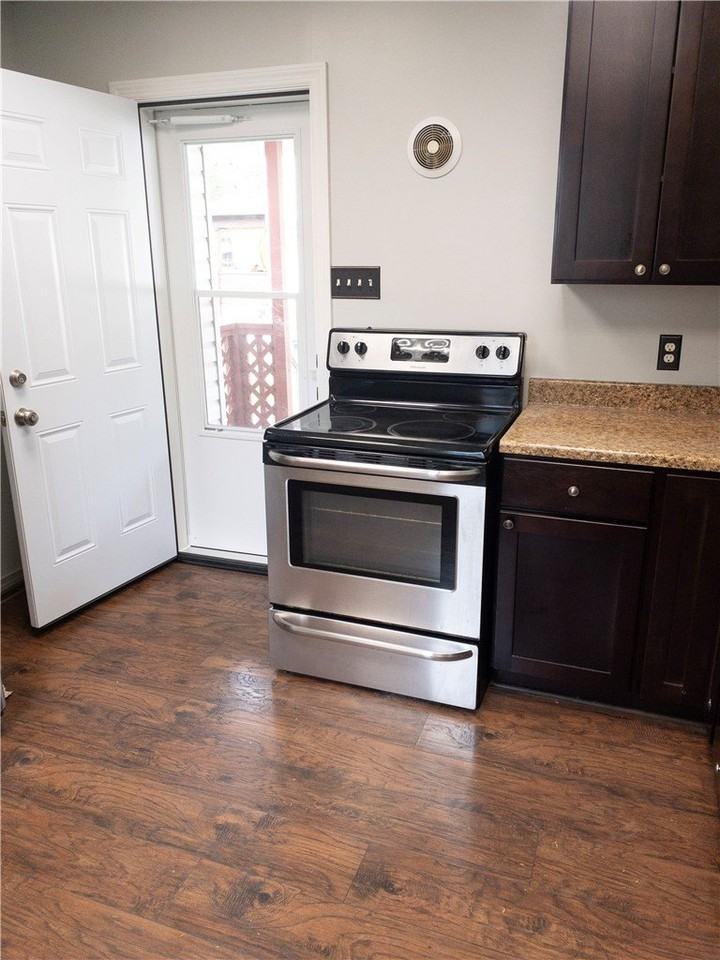 737 Grove Ave - Photo 4 of 14