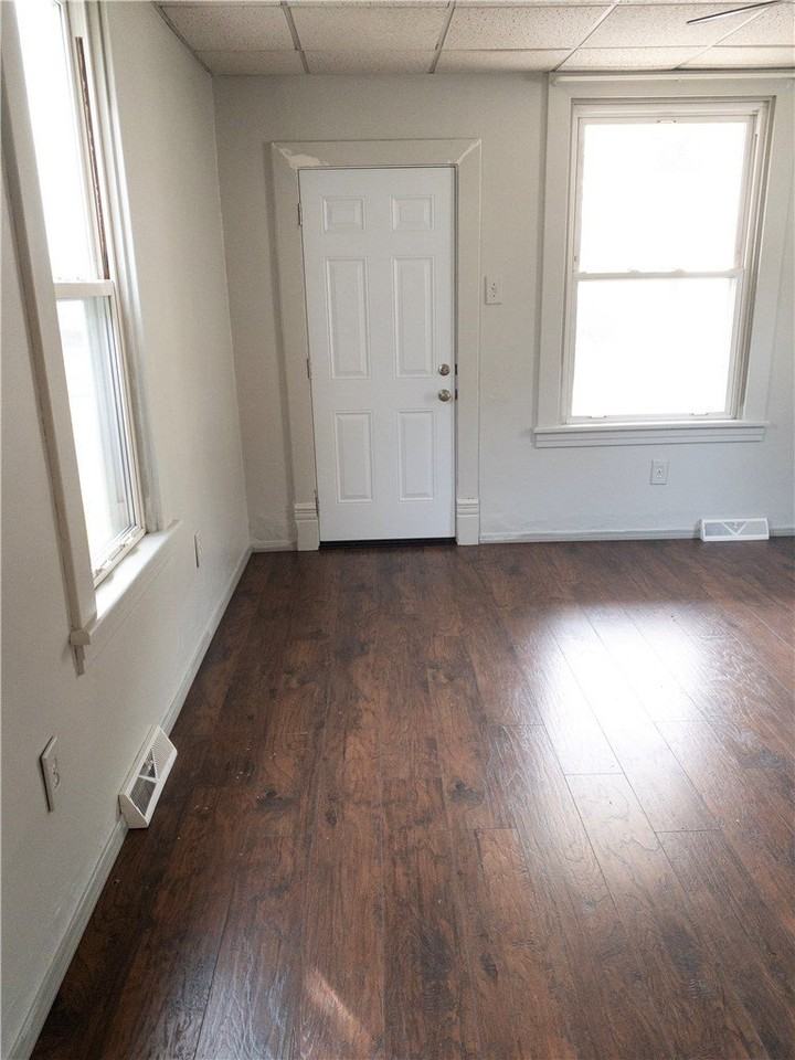 737 Grove Ave - Photo 6 of 14