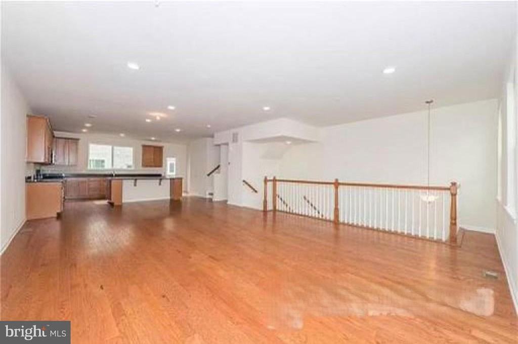 13 Bond St - Photo 2 of 10