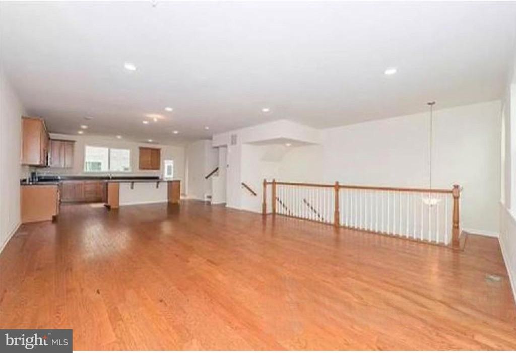 13 Bond St - Photo 6 of 10