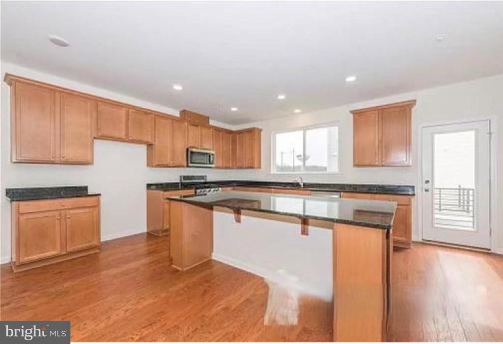 13 Bond St - Photo 7 of 10