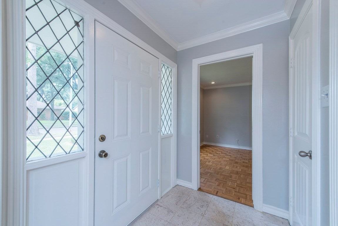 8003 Sharpview Dr - Photo 6 of 30