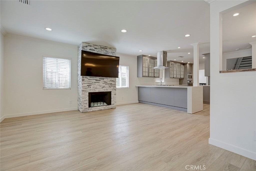 247 N Oak Ave - Photo 5 of 27