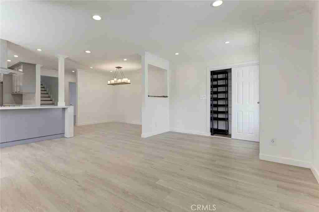 247 N Oak Ave - Photo 7 of 27