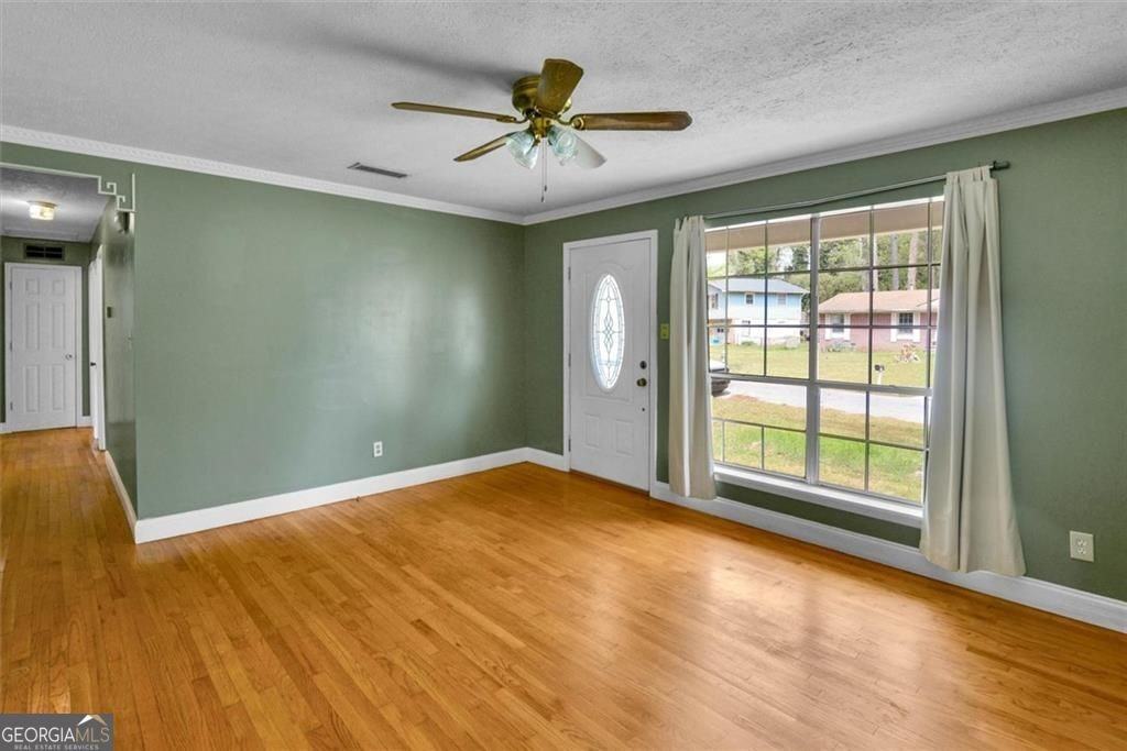 8941 Ashwood Dr - Photo 4 of 38