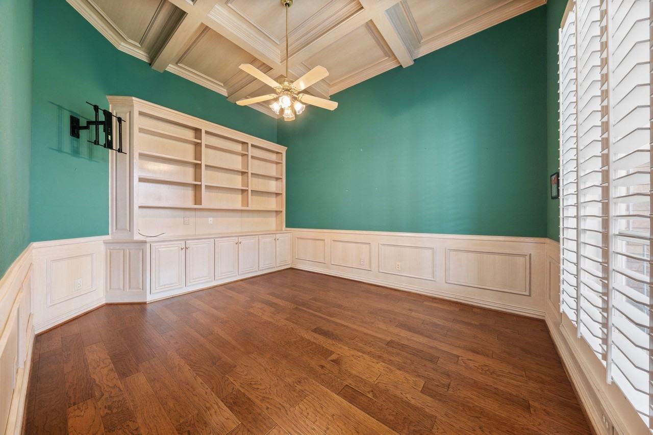 5006 Summerbrook Dr - Photo 5 of 32