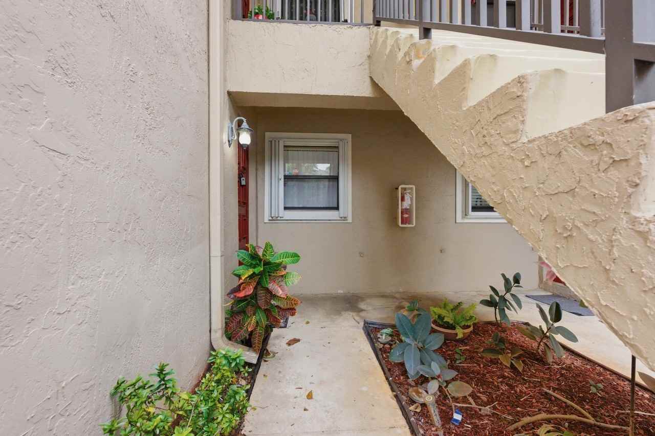 9633 Riverside Dr ##E3 - Photo 2 of 31