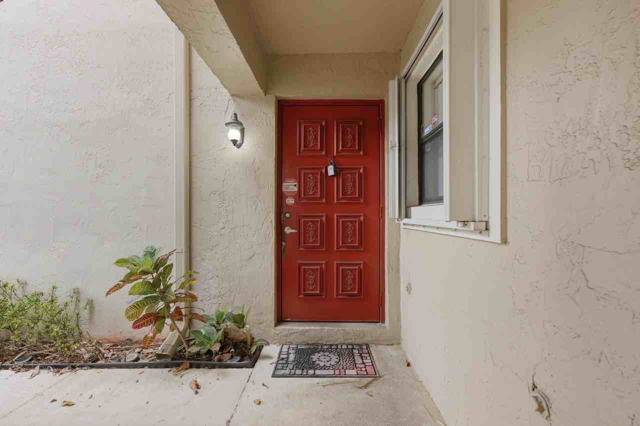 9633 Riverside Dr ##E3 - Photo 3 of 31