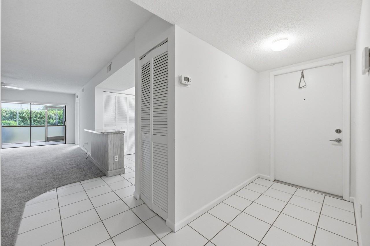 9633 Riverside Dr ##E3 - Photo 4 of 31