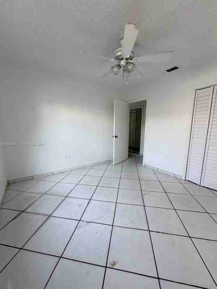 450 Nw 43rd Pl - Photo 7 of 8