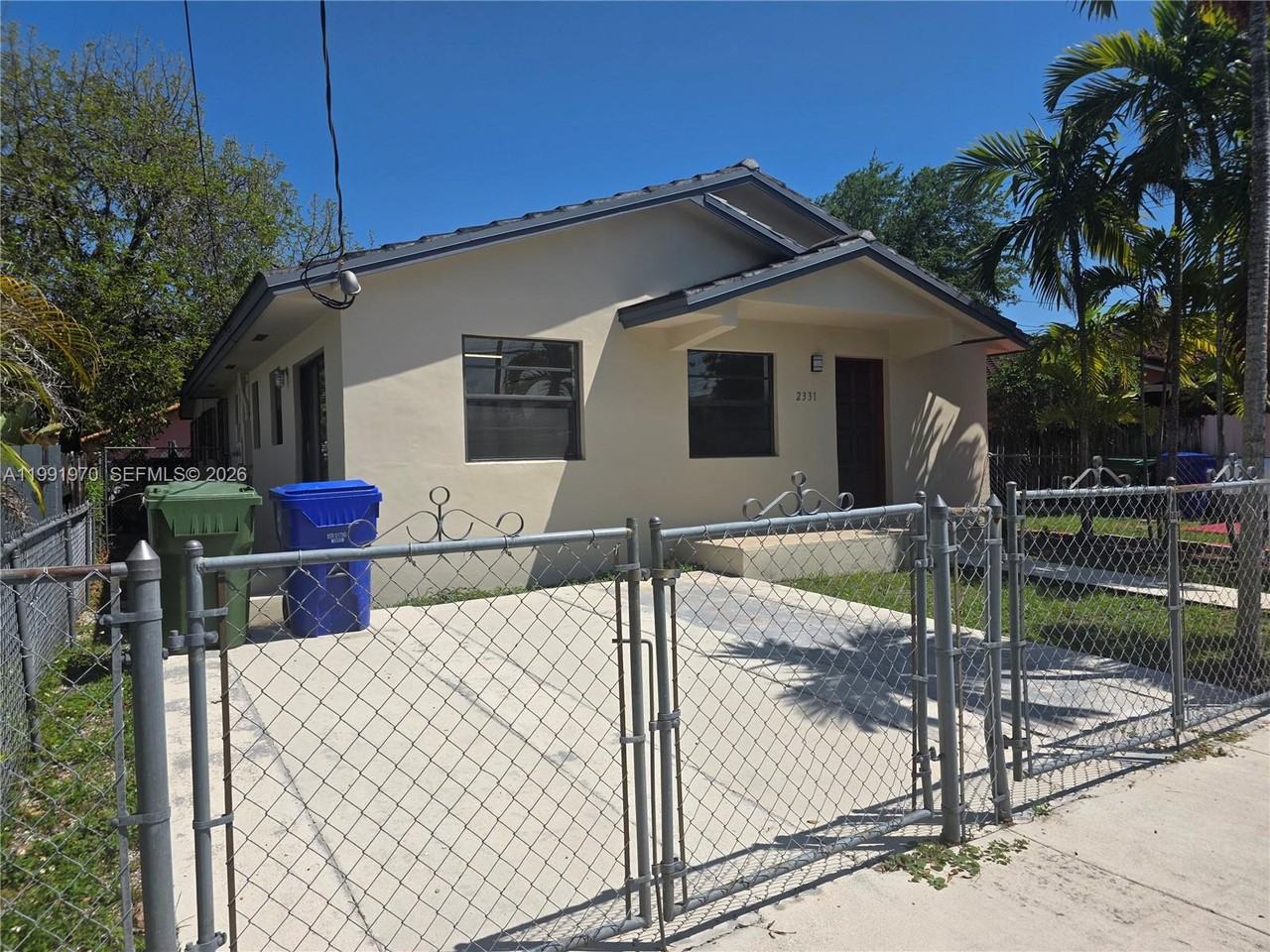 2331 Sw 31st Ave - Photo 2 of 8