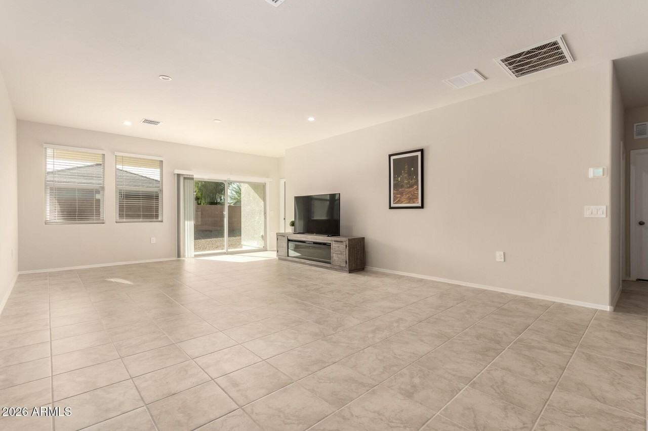 5065 E Emery Rd - Photo 6 of 33