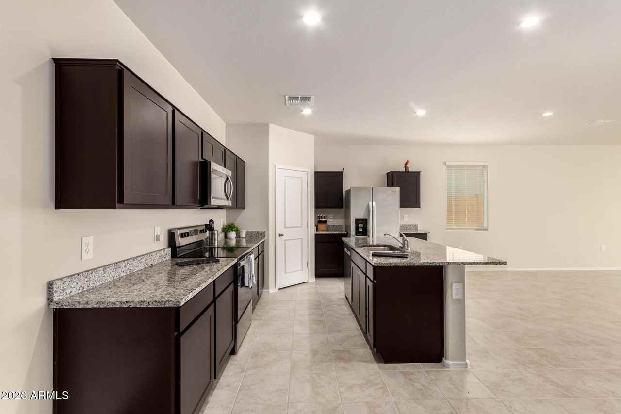 5065 E Emery Rd - Photo 7 of 33