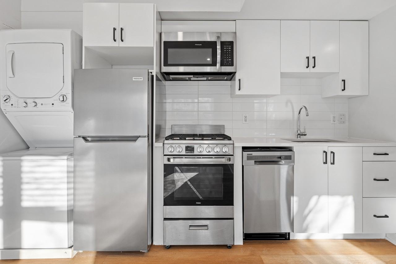 689 Churchill Avenue N - Photo 2 of 50