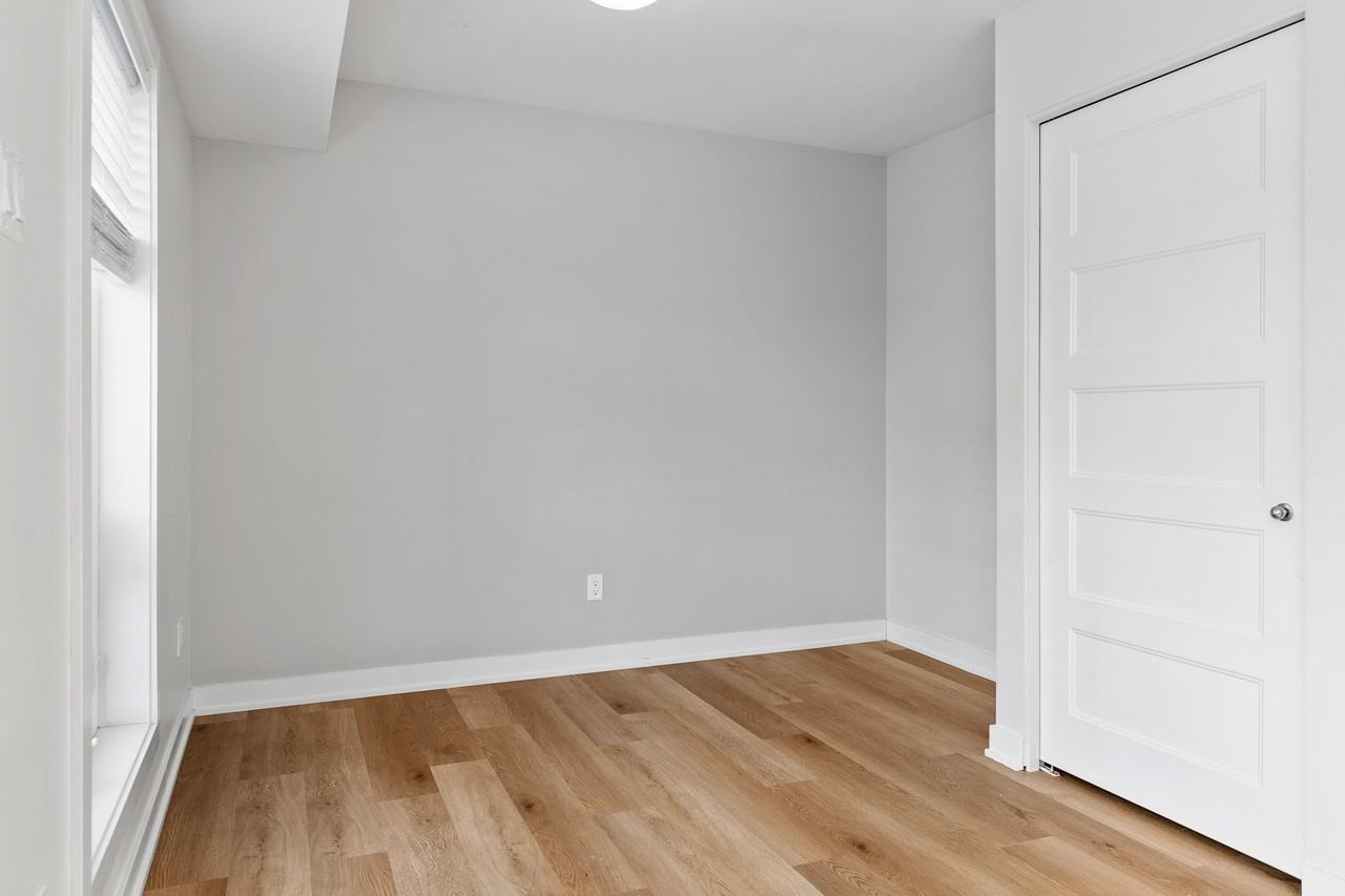 689 Churchill Avenue N - Photo 7 of 50