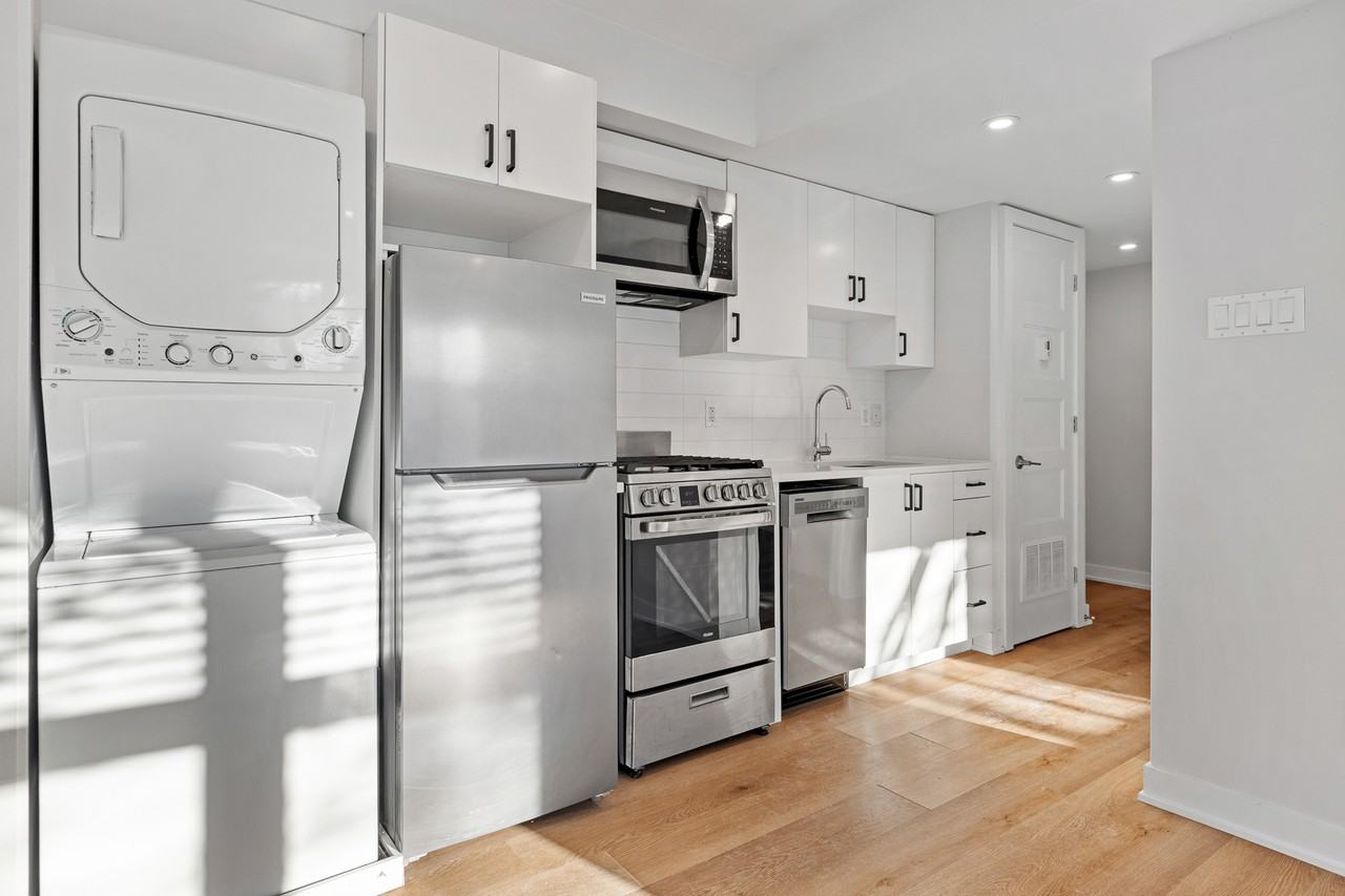 689 Churchill Avenue N - Photo 6 of 50