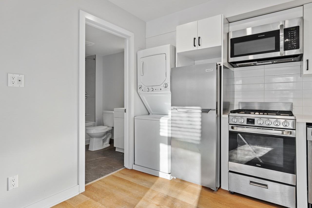 689 Churchill Avenue N - Photo 3 of 50