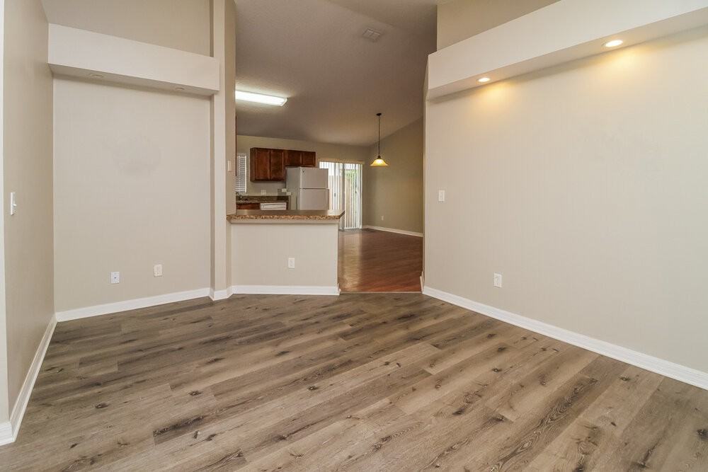 12848 Parkbury Dr - Photo 3 of 16