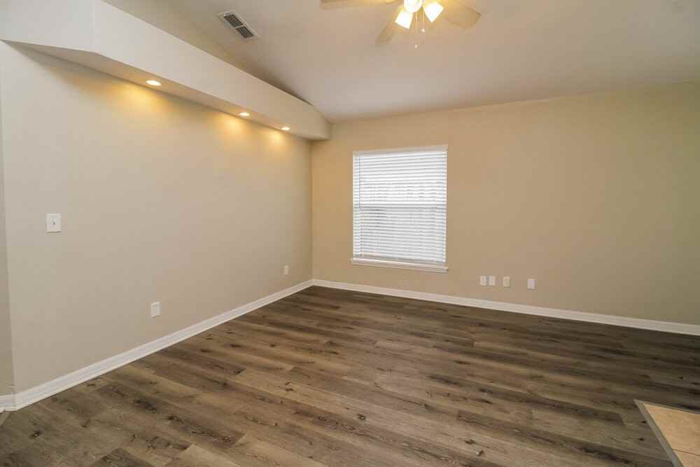 12848 Parkbury Dr - Photo 4 of 16