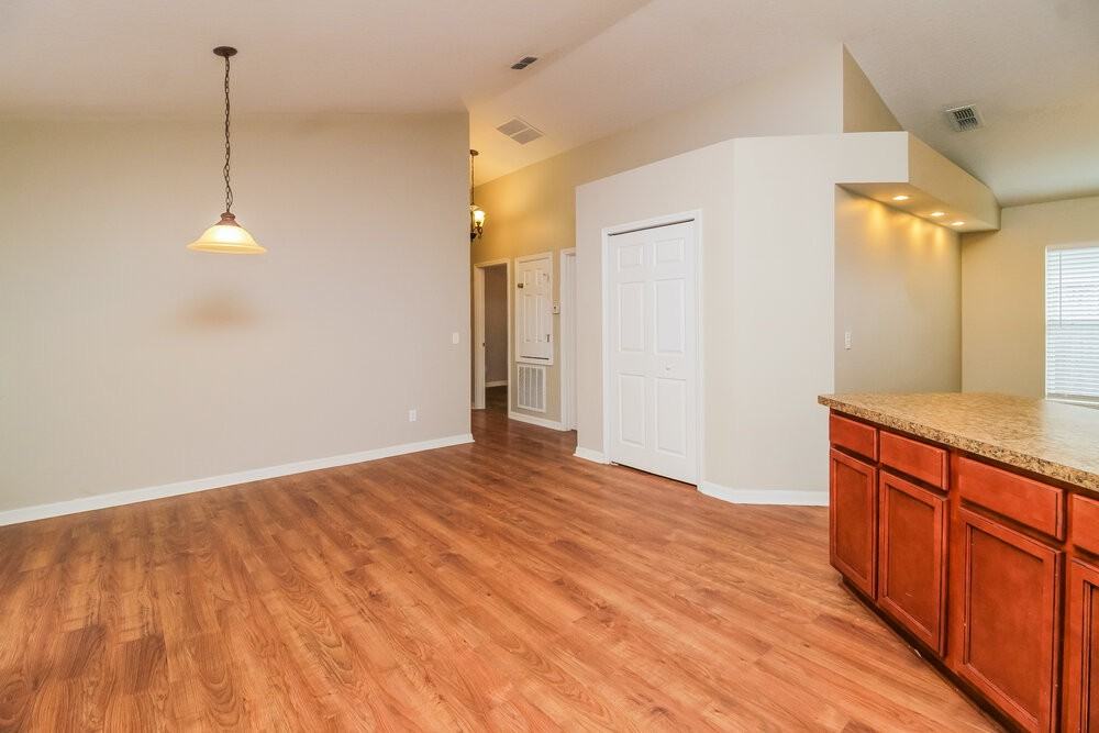 12848 Parkbury Dr - Photo 5 of 16