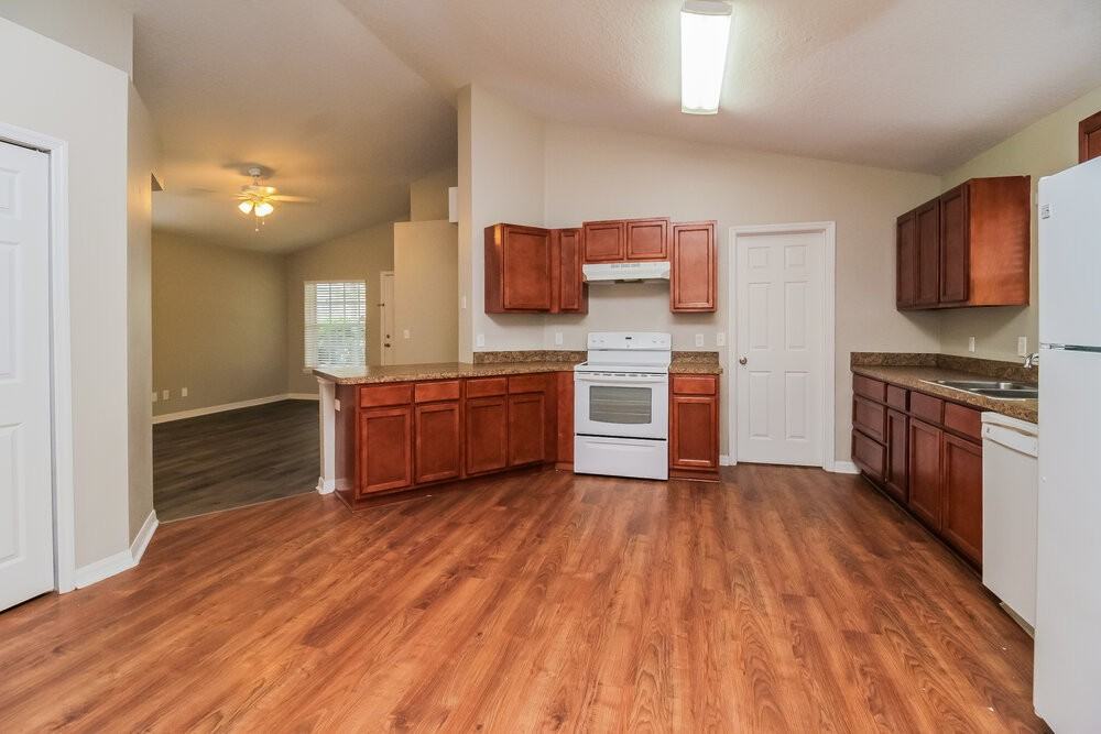 12848 Parkbury Dr - Photo 7 of 16