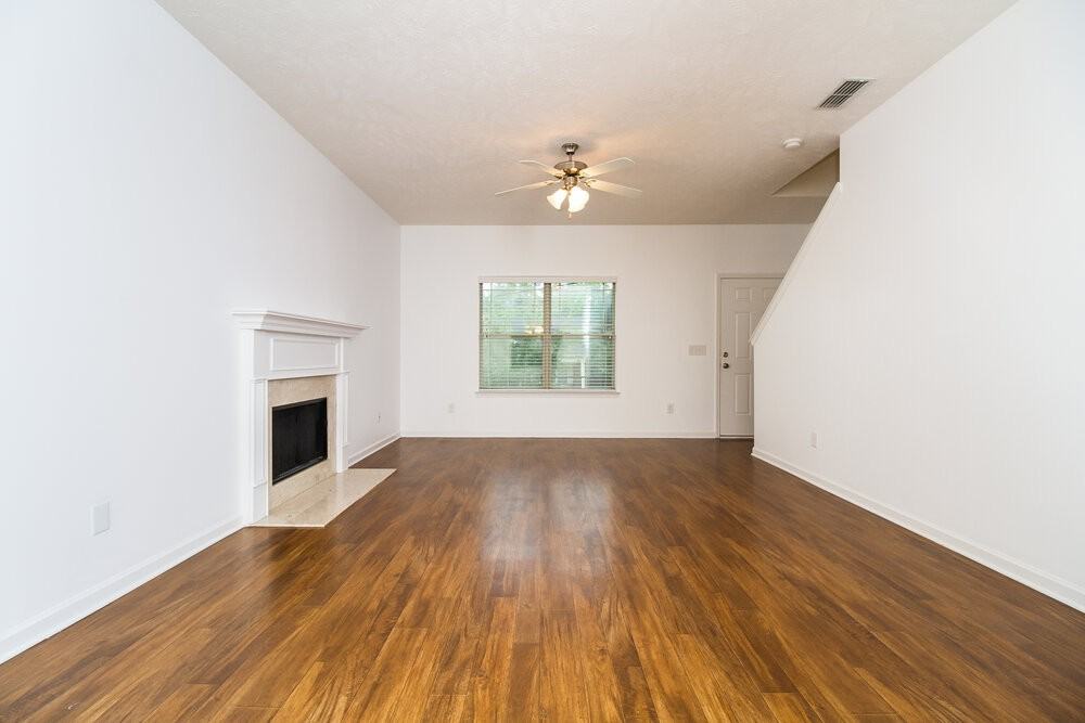 1096 Shire Dr - Photo 2 of 15