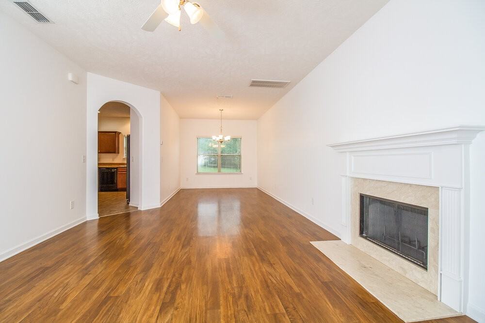 1096 Shire Dr - Photo 3 of 15