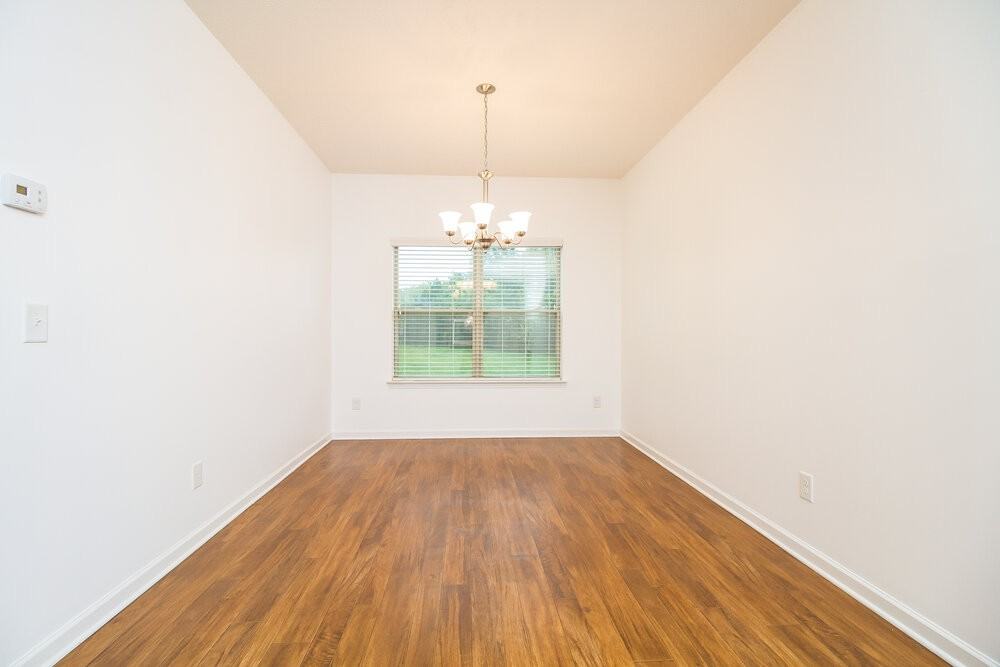 1096 Shire Dr - Photo 4 of 15