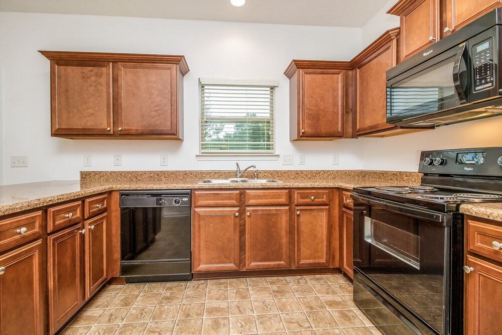 1096 Shire Dr - Photo 6 of 15