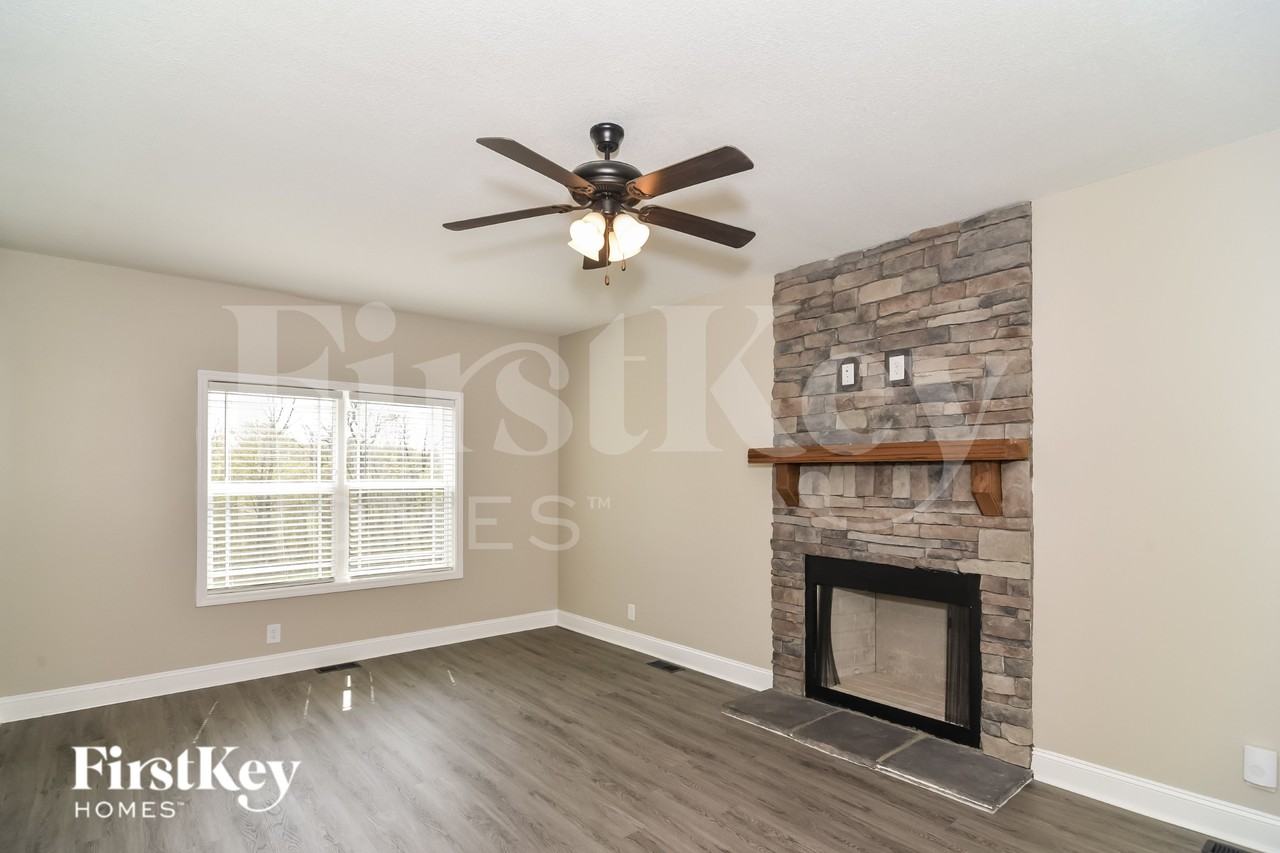 1157 Belvoir Ln - Photo 2 of 19