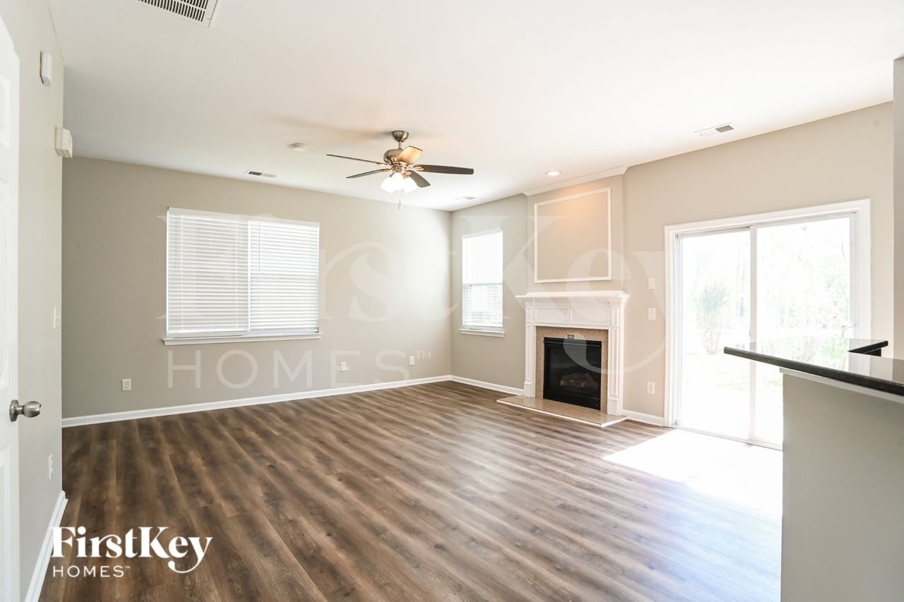 3316 Streamside Dr - Photo 2 of 19